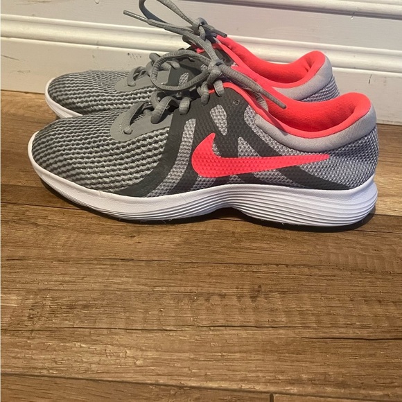NIKE REVOLUTION 4  shoes for girls, NEW & AUTHENTIC, US size (YOUTH) 4 - Picture 4 of 6